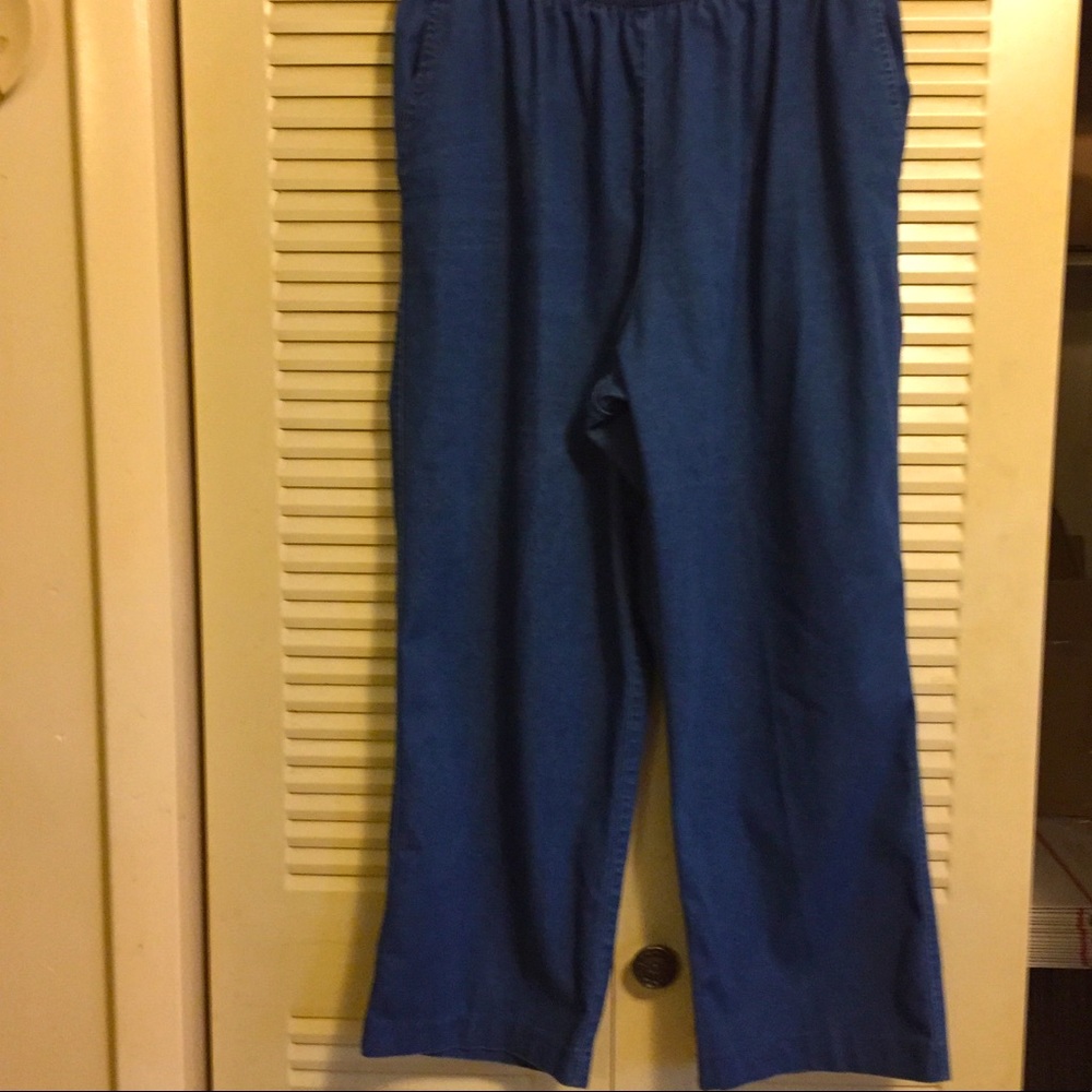 Alfred Dunner Woman’s 18 pull on denim Crop Pant